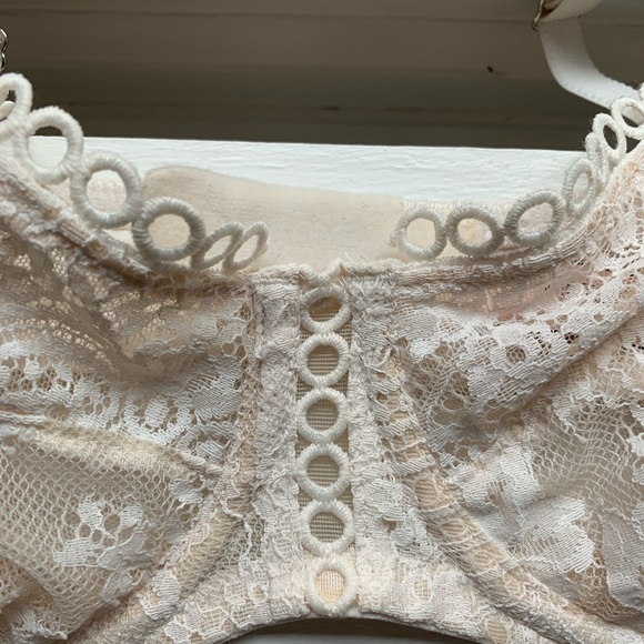 Cream lace bra with beautiful details - Picture 4 of 5